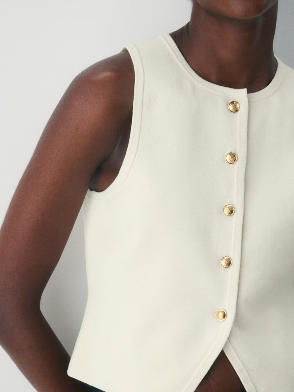 Aritzia Babaton Nanette Classy Quiet Luxury Ivory Button Down Sweater Vest Sz M